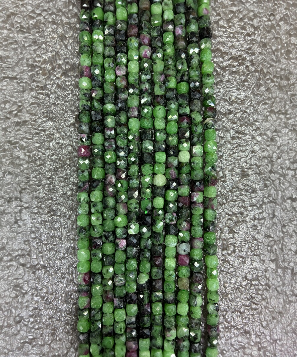 RUBY ZEOSİT 4*4MM KÜP